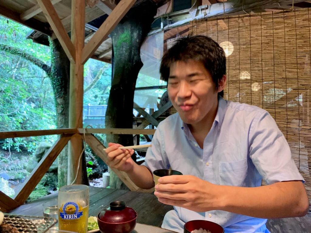 伊佐市_そうめん流し_奈加夢羅（なかむら）_そうめんを食べた直後の顔