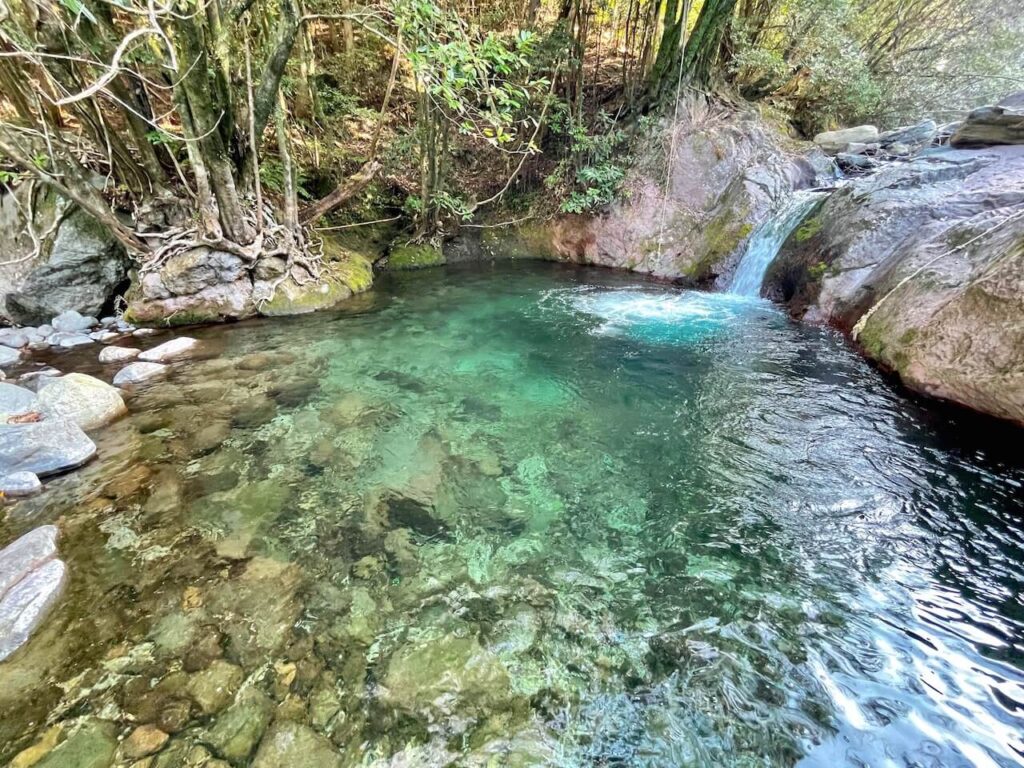 鹿児島県・熊本県・宮崎県の三県境_久七トンネル入り口付近の川