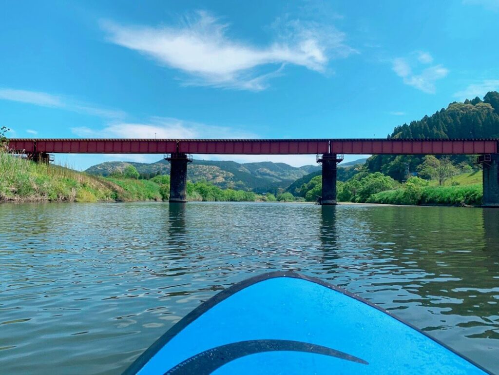 川内川_SUP_湧水町_鉄道橋