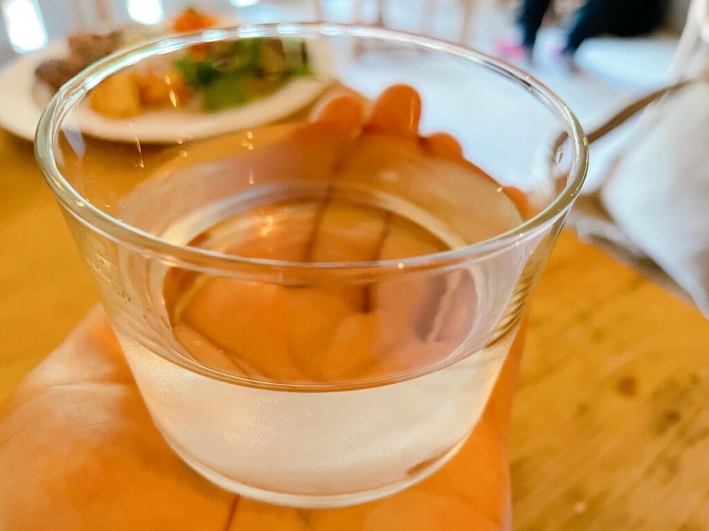 伊佐市 カフェ Endroit cache（アンドロワ カシェ） お冷