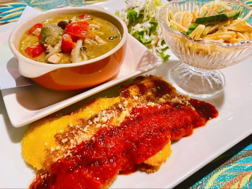 鹿児島県伊佐市 Restaurant＆Bar融合 週替わりランチ（グリーンカレー・鶏胸肉のカツレツ）
