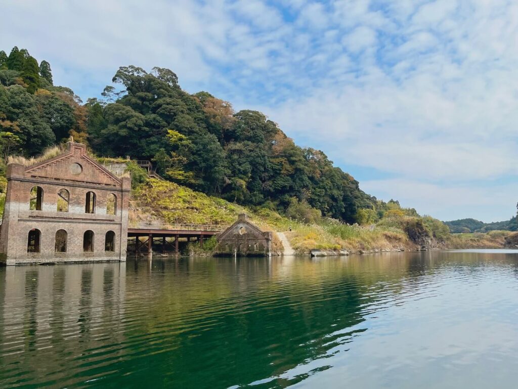 鶴田ダム大鶴湖遊覧船ツアー_船上の風景_曽木発電所遺構