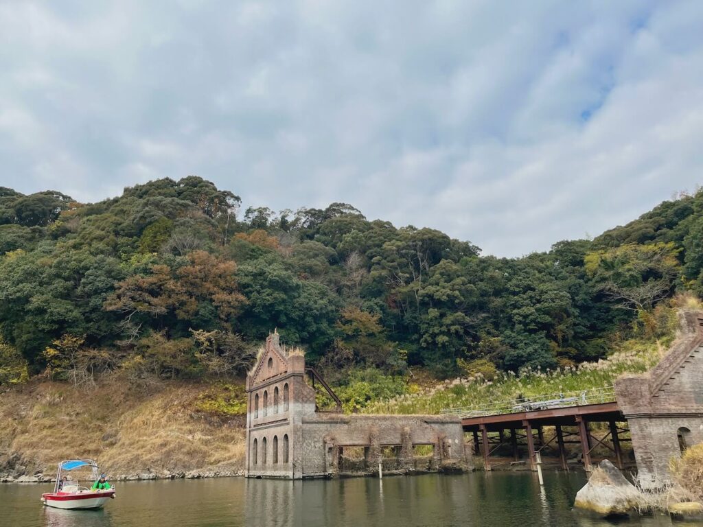 鶴田ダム大鶴湖遊覧船ツアー_船上の風景_曽木発電所遺構