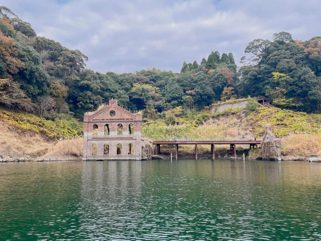 鶴田ダム大鶴湖遊覧船ツアー_船上の風景_曽木発電所遺構