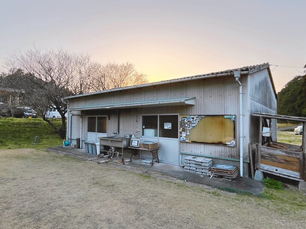 伊佐市_たかくまソロライダーズ野営場_ライダーハウス外観