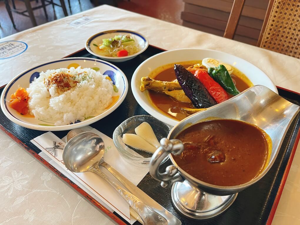 鹿児島県伊佐市_レストラン風車（大口グリーンホテル内）_夏のカレーフェア_欧風VSスパイシーのダブルカレー