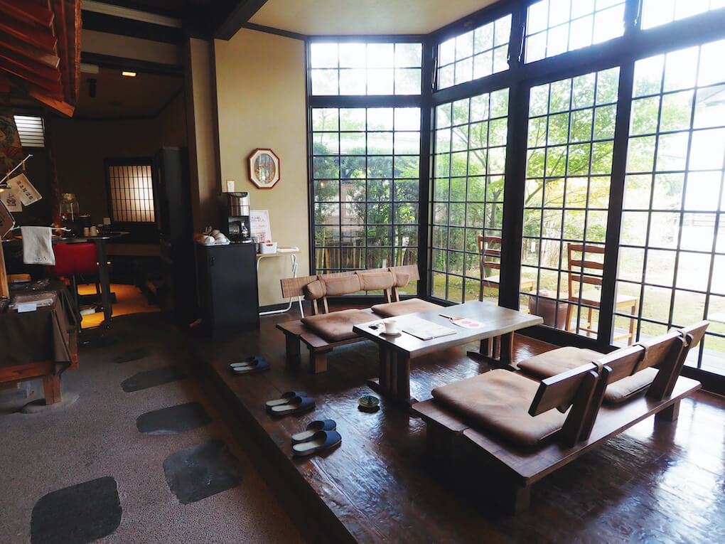 鹿児島県伊佐市_湯之尾温泉_早水荘_ロビーのソファ