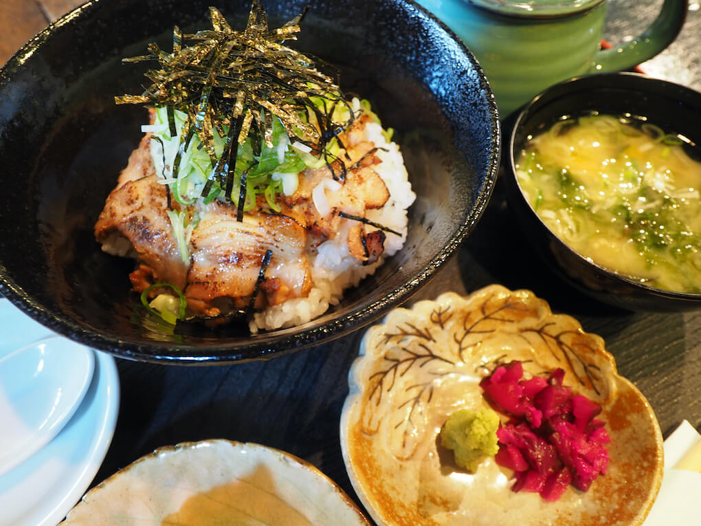 鹿児島県伊佐市_湯之尾温泉_早水荘_ランチ_伊佐米黒豚丼